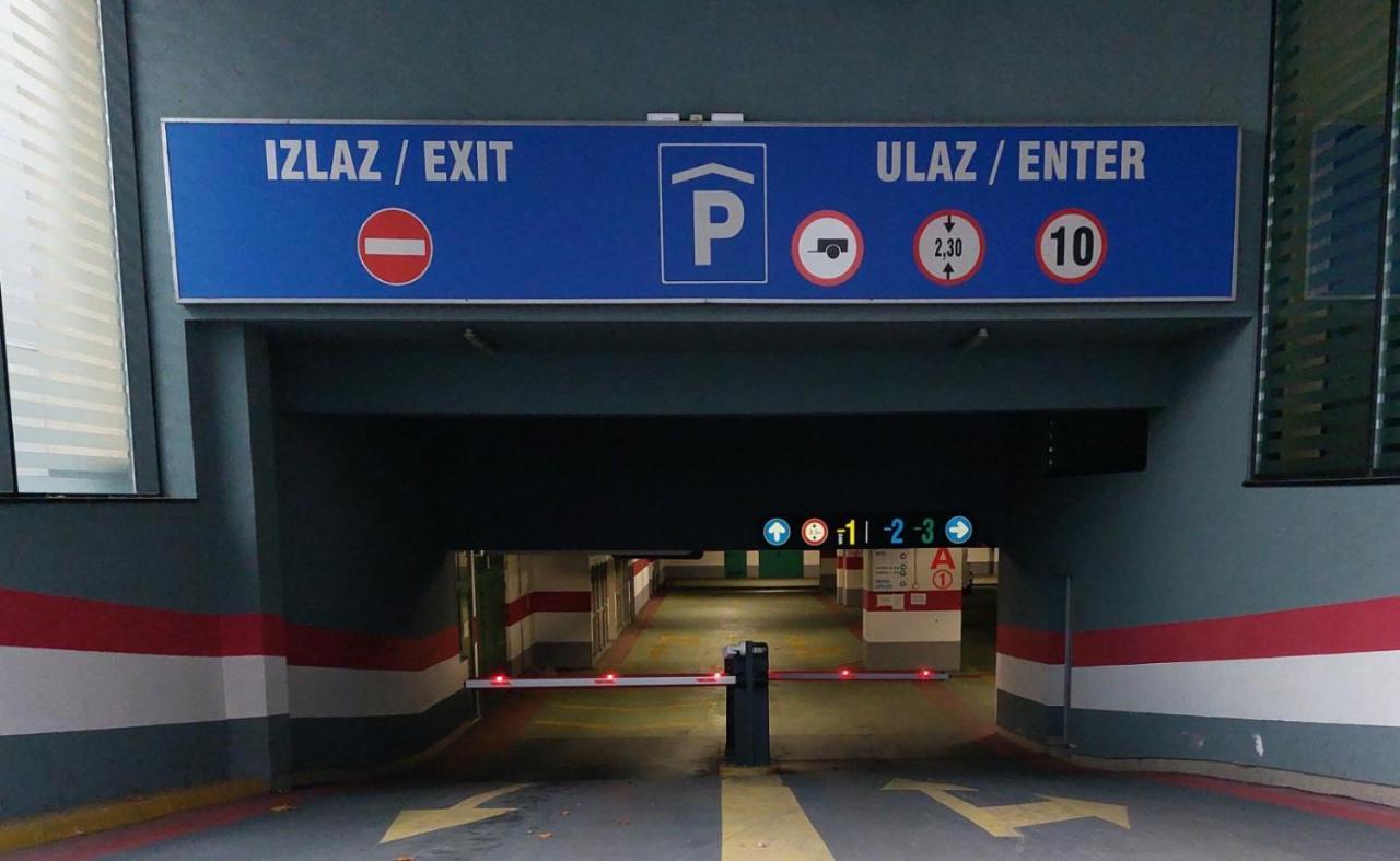 Luxury Apartment Karic Free Parking Tuzla Exteriör bild