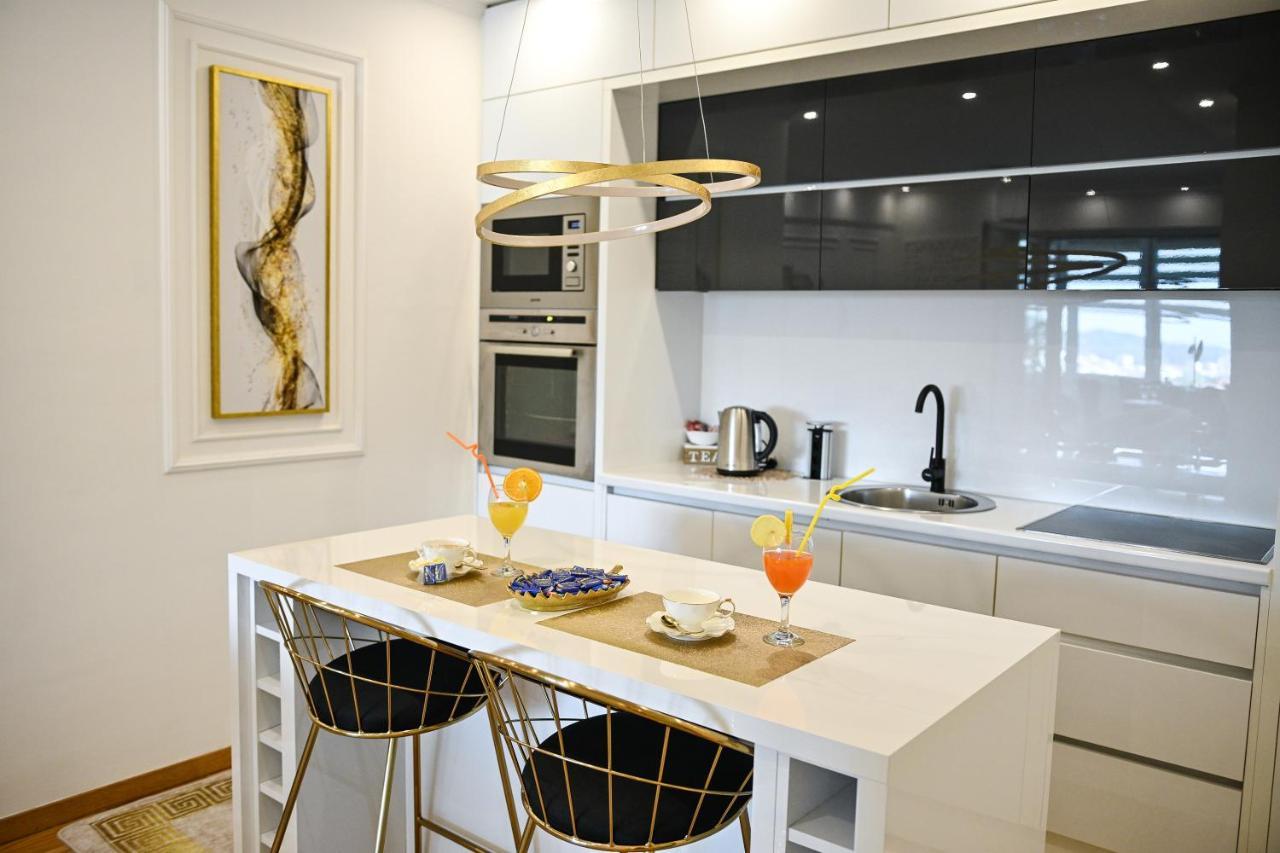 Luxury Apartment Karic Free Parking Tuzla Exteriör bild