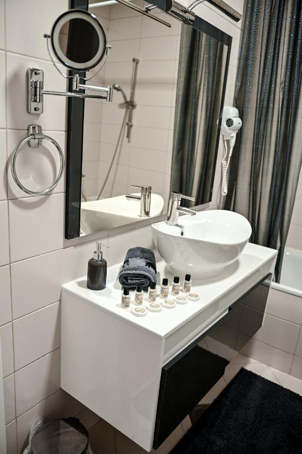 Luxury Apartment Karic Free Parking Tuzla Exteriör bild