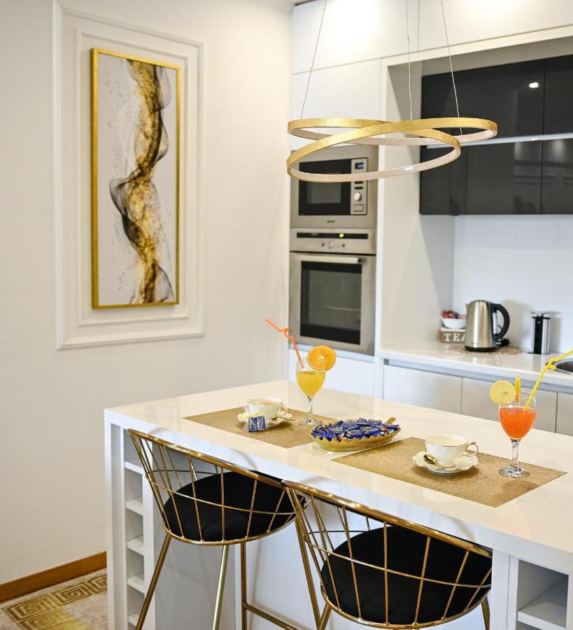 Luxury Apartment Karic Free Parking Tuzla Exteriör bild