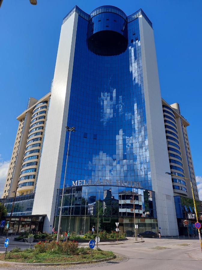 Luxury Apartment Karic Free Parking Tuzla Exteriör bild