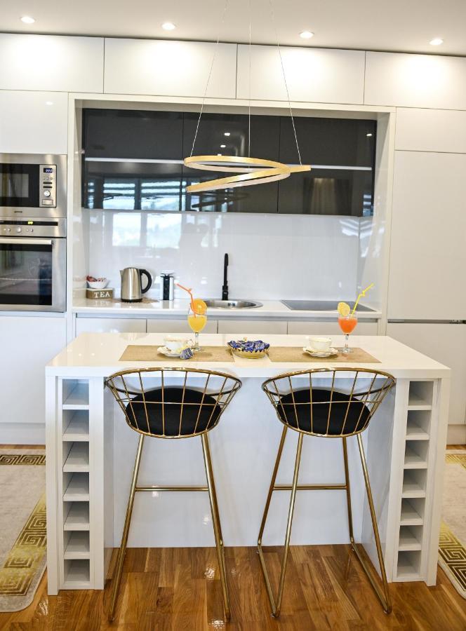 Luxury Apartment Karic Free Parking Tuzla Exteriör bild