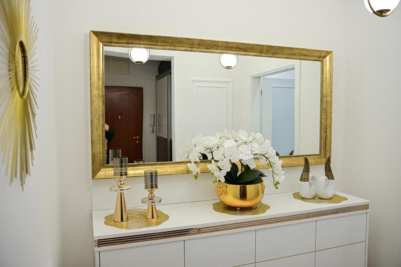 Luxury Apartment Karic Free Parking Tuzla Exteriör bild