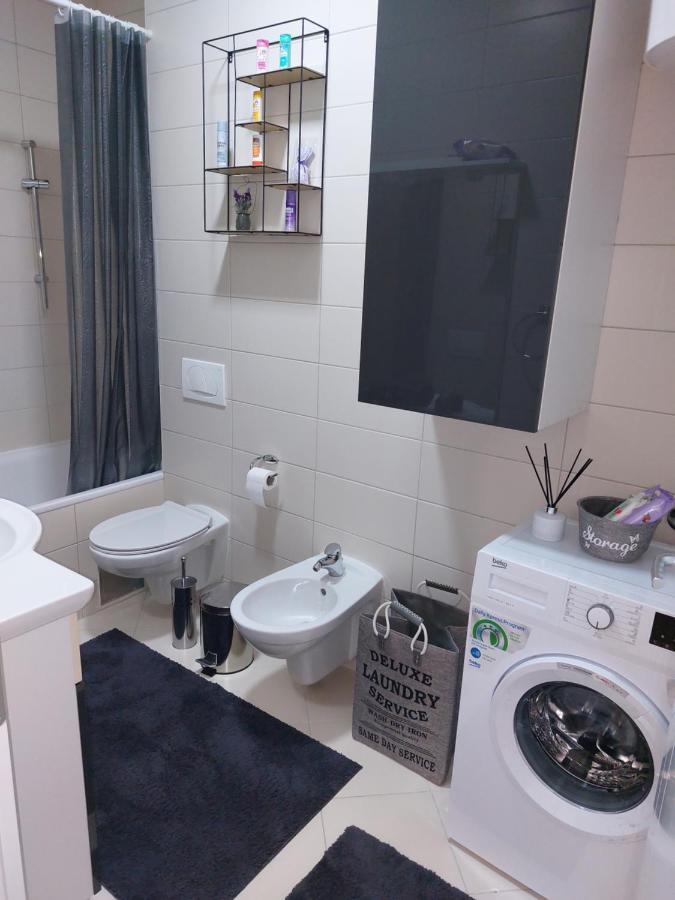 Luxury Apartment Karic Free Parking Tuzla Exteriör bild